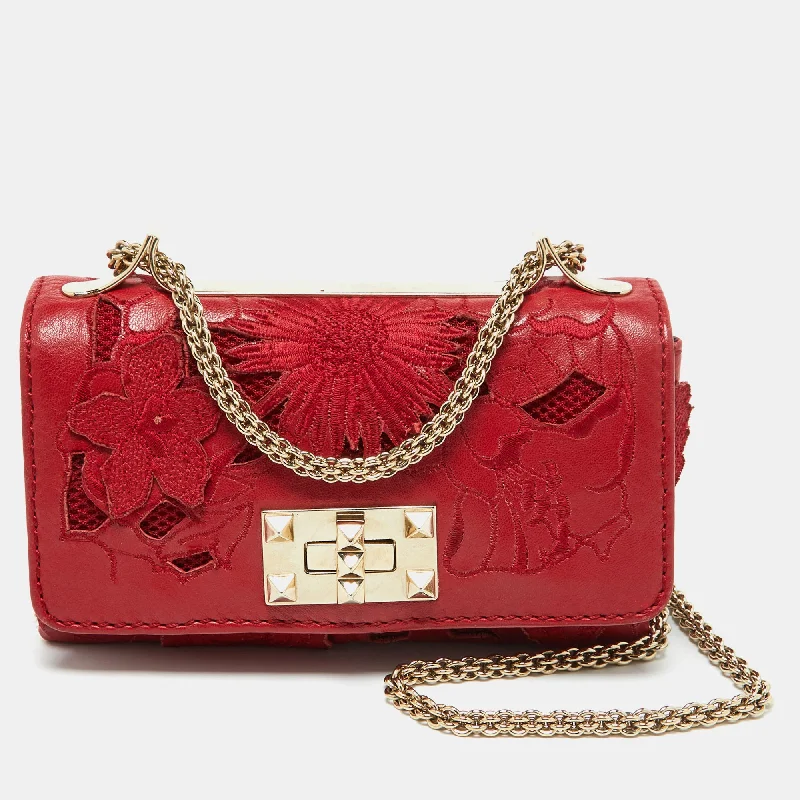 Women's Crossbody Bag with Zippered Pocket on the Back in Red for SecurityValentino Red Leather And Lace Va Va Voom Chain Crossbody Bag