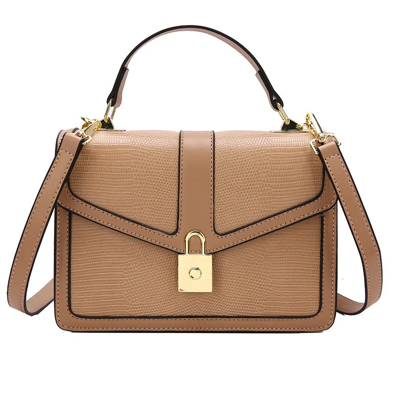 Straw Crossbody Bag in Natural Color for Beach Vacations and Summer DaysWholesale Designer Crossbody Sling Bags Purse Luxury Women Bags Leather Purses and Handbags 2023