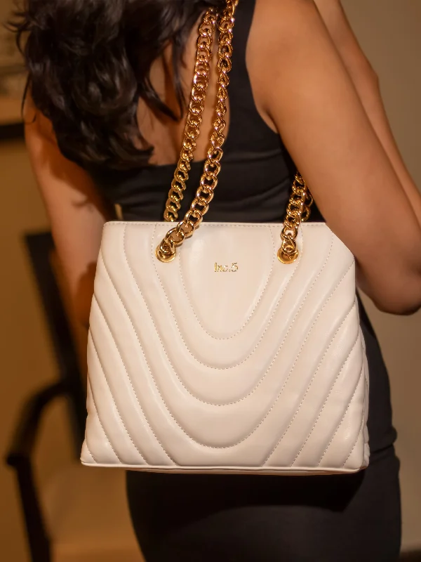 Pvc Shoulder Bag in Clear with Glitter for a Fun and Modern LookWomen White Quilted Shoulder Bag